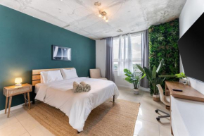 1BR Miami Retreat with BBQ, Pool, & Skyline Views